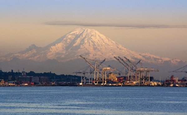 The city of Des Moines enjoys the backdrop of the magnificent Olympic Mountains.