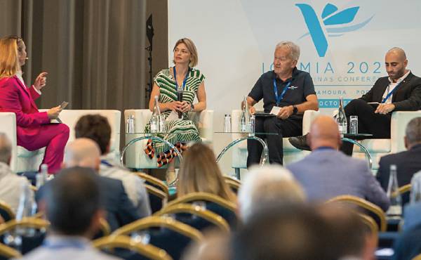 Left: (l to r) Moderator Shirley Robertson chairs a panel discussion with Elsa Nicol, Falco; Tone Britovsek, Marina Master; and Idan Cohen, Pick-a-Pier.