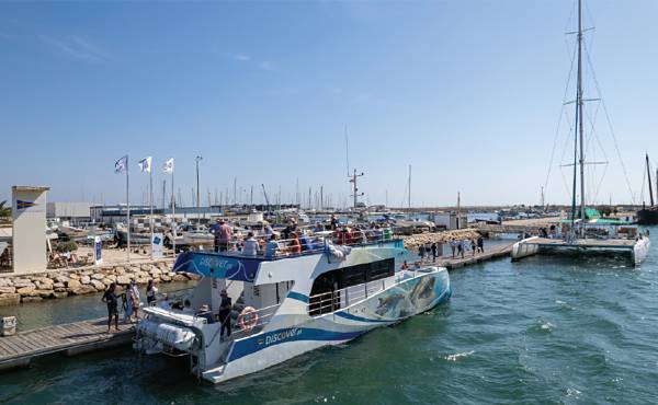 Delegates left the marina by boat to see  the rocky cliffs that give the  Golden Coast its name. Photo: Carlos Muriongo